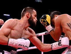 фото - Джукембаев и Биярсланов победили в стартовых раундах: видео