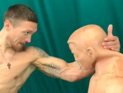 фото - Усик использовал резинового мужика вслед за Ломаченко: отправили «на Одессу» — видео