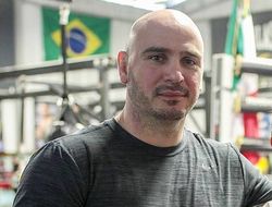 фото - Неугомонный Келли Павлик раздаёт фитнес-советы через смартфон