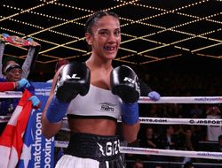 фото - Аманда Серрано отобрала титул WBO у Хизер Харди