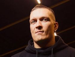 фото - Усик разгуливает в халате по Нью-Йорку, Сиренко в зале с Владимиром Кличко: фото