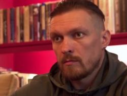 фото - Усик ушёл в информационный пост