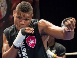 фото - Элейдер Альварес остановил Лучиана Буте