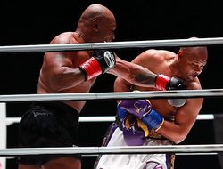 фото - Лучшие моменты боя Майк Тайсон — Рой Джонс: видео