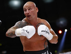 фото - Промоутер: Усик хотел драться с Артуром Шпилькой