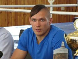 фото - Видео: Александр Усик на открытой тренировке в Конча-Заспе