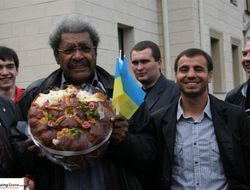 фото - Шоу «За свободу и независимость Украины» от Кинга с Дюбуа и Брайаном. Есть дата