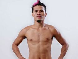 фото - Вик Салудар отобрал чемпионский титул у Рюи Яманаки