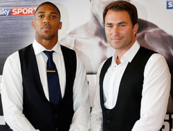 фото - Перед боем с Усиком. Энтони Джошуа подписал «пожизненный» контракт с Хирном