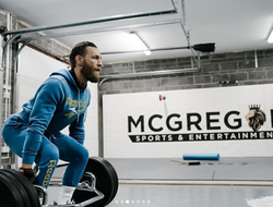 фото - Пакьяо обратился к Мэйуэзеру, Макгрегор в тренажёрке, Бродницка на яхте в бикини — соцсети 