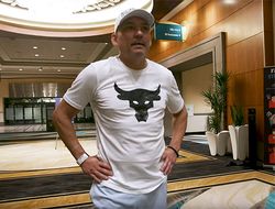 фото - «Они отказались от дуэли взглядов, Ломаченко уже трусился!» — Лопес-старший