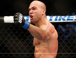 фото - Не в эту субботу: бой Лоулер–Серроне перенесён на UFC 214