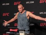 UFC в Москве: Алексей Олейник быстро победил Марка Ханта