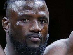 фото - Видео: Как супертяж сбежал с ринга от топ-проспекта Аджагбы