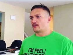 фото - Александр Усик: Собака лает, караван идёт