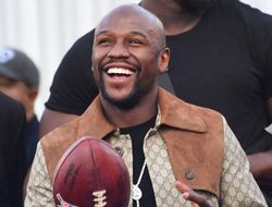 фото - Флойд Мейвезер ответил на вопрос, собирается ли он ещё драться с ютубером Полом