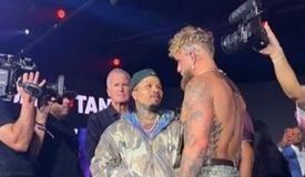 «Ходячий отброс, который потерял остатки разума». Пол обрушился с критикой на Дэвиса