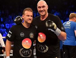 фото - Дэвисона застали врасплох вопросом о Тайсоне Фьюри. Ответ тренера