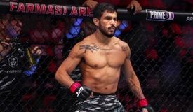 Два бойца уволены из UFC