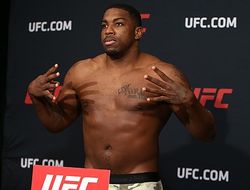 фото - Сергей Спивак провалил дебют в UFC: забит Харрисом за 50 секунд