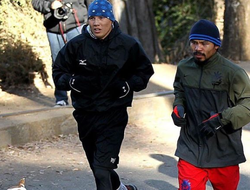 фото - Проводников бежит с Пакьяо, Фьюри и Уайт продолжают ругаться, Гарсиа отправил знаменитость в больницу — соцсети 