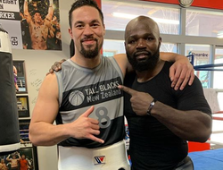 фото - Ломаченко продвигает продукцию, Паркер спаррингует с Такамом, «Чёрный Иисус» Хэйни — соцсети