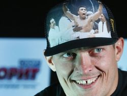 фото - Херн: Усик сразится с Чисорой, а Уайт — с Поветкиным. Есть даты