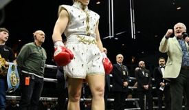 Прайс прошла Акино в бою за три титула