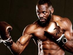 фото - Экс-чемпион UFC Мир уступил ветерану Каннингхэму, но смотрелся достойно