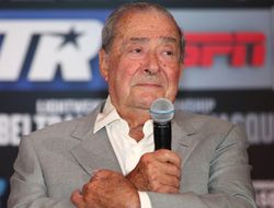 фото - Власову за спину. Арум уже предвкушает унификацию Джо Смита и Бетербиева