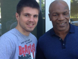 фото - Евгений Хитров сразится с «мешкобойцем» Уилли Форчуном