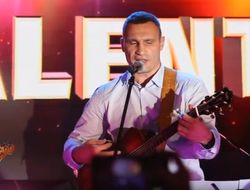 фото - Виталий Кличко и Маурисио Сулейман исполняют бессмертный хит The Beatles: видео