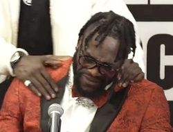 фото - Уайлдер заплакал на послематчевой пресс-конференции — видео