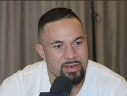 фото - «Усик держит хорошие удары по корпусу». Паркер о поражении и реванше Фьюри