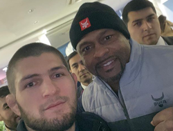 фото - Джошуа боксирует с тенью, Мэйуэзер в MGM Grand, Хабиб и Рой Джонс в Узбекистане — соцсети 