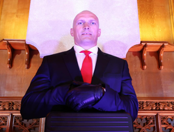 фото - Усик победил в двух номинациях от BWAA. Ещё одна победа у менеджера