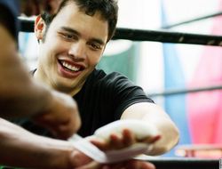 фото - Хулио Сесар Чавес-младший: «Мне предложено драться с Мэйуэзером»