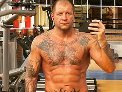 фото - Деревянченко на лапах, яркая работа ног Мадримова, 113 кг Емельяненко — соцсети