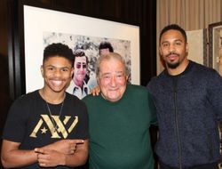 фото - Арум запланировал турнир в 59 кг. Выступят Вальдес, Стивенсон, Наваррете и Берчельт