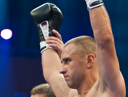 фото - Максим Бурсак с трудом победил Ника Блэкуэлла в Харькове