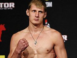 фото - Александр Волков против Марка Холата в четвертьфинале Гран-при Bellator