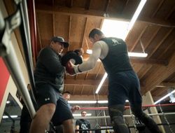 фото - Тренер Альвареса: Не забывайте, что Мэйуэзер и Пакьяо отказались драться с Ханом