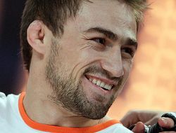 фото - Али Багаутинов против Тима Эллиота на UFC 167