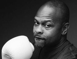 фото - Рой Джонс может подраться с «здоровенными мужиками за 50» — на кого намекает?