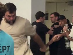 фото - Орловский подрался на шоу Джошуа-Пол: видео закулисного махача