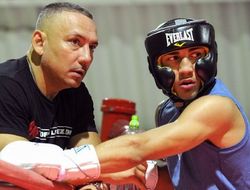 фото - Ломаченко запомнят не по медалям, а по тому, как Лопес ему ввалит — отец-тренер