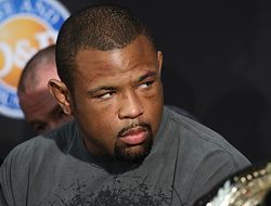 фото - Экс-чемпион Bellator Эмануэль Ньютон дисквалифицирован и оштрафован за марихуану