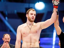 фото - Денис Гольцов победил Питера Грэма