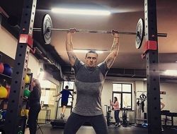 фото - Усик в тренажёрке, Цзю-младший в зале Роуча, Ортис с «котиками» — соцсети