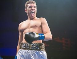 фото - Тарас Шелестюк вернулся с победой по очкам